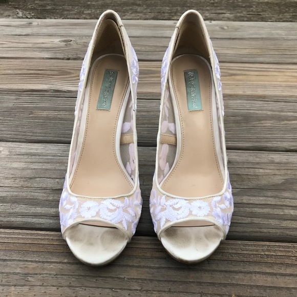 Betsey Johnson Women Heels Shoes Peep Toe White - Picture 3 of 8